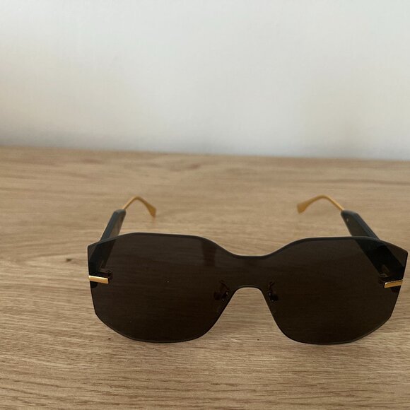Fendi FENDIGRAPHY Sunglasses - Picture 1 of 3